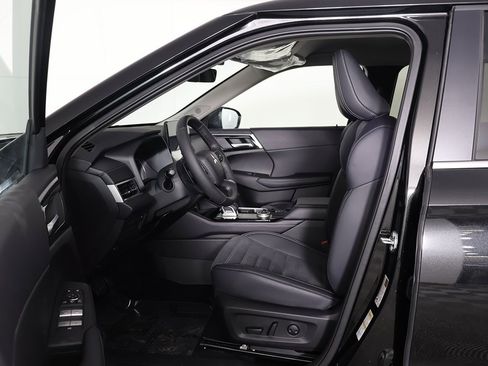 New 2026 Mitsubishi Outlander SE image 28