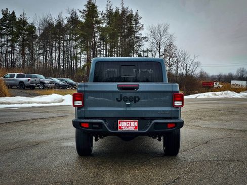 New 2026 Jeep Gladiator Sahara image 4