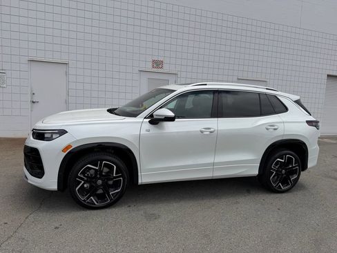 New 2026 Volkswagen Tiguan SEL R-Line AWD/4WD image 3