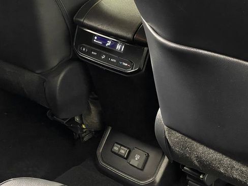 Used 2024 Toyota Highlander Limited image 20