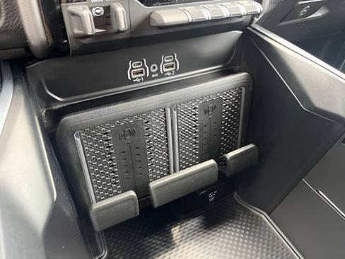 Used 2025 RAM 3500 Laramie AWD/4WD image 31