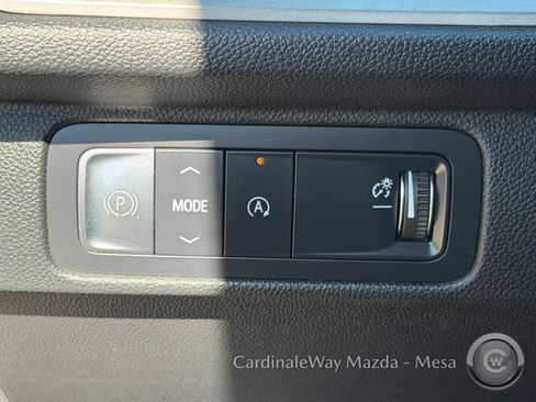 Used 2025 Chevrolet Traverse LT FWD image 18