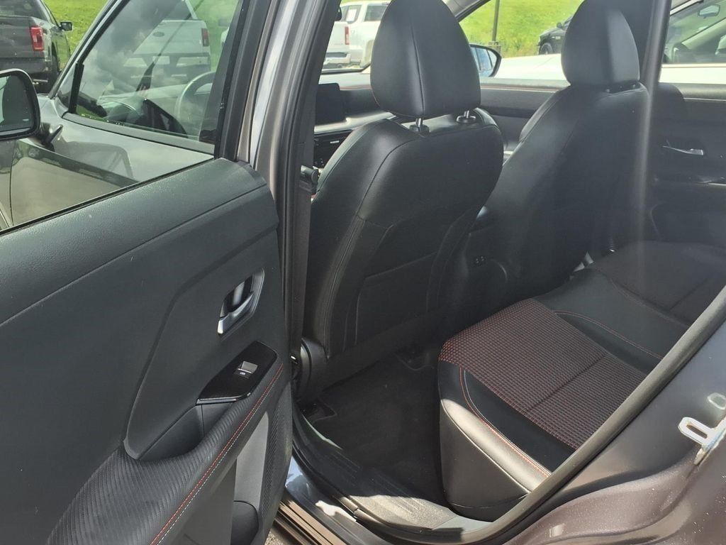 Used 2025 Nissan Kicks SR FWD image 17