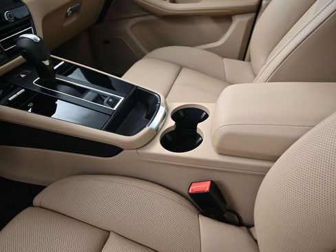 Used 2026 Porsche Macan image 22