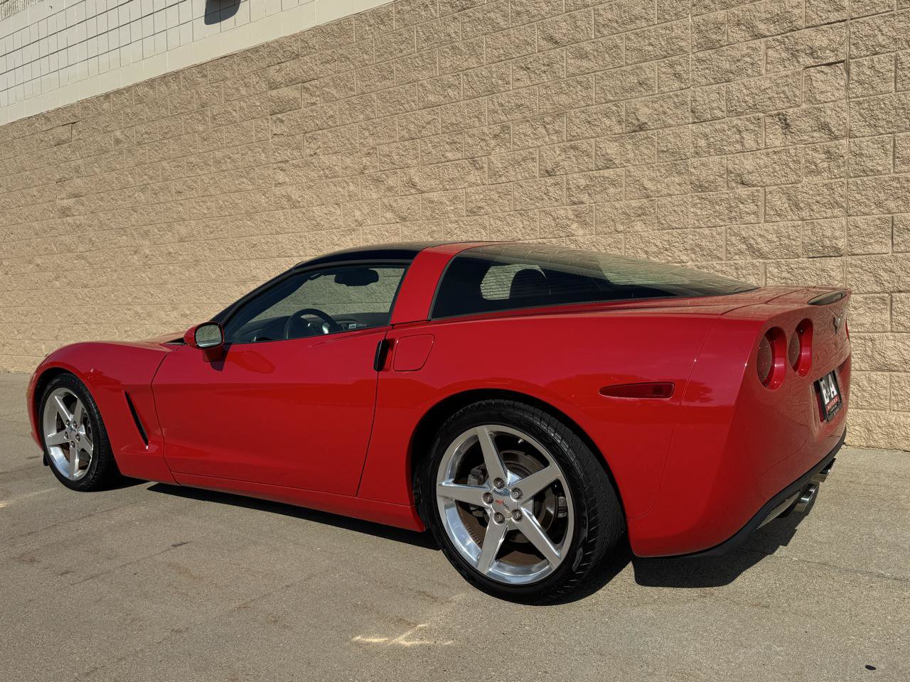 Used 2005 Chevrolet Corvette Coupe w/ Preferred Equipment Group RWD image 3