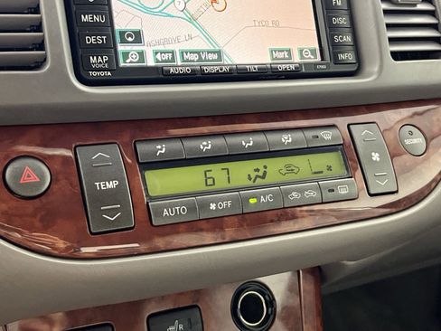 Used 2005 Toyota Camry XLE FWD image 21