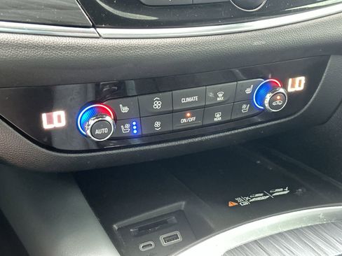 Used 2022 Buick Enclave Premium image 10