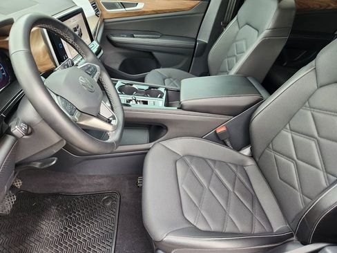 Used 2024 Volkswagen Atlas SE image 12