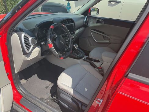 Used 2024 Kia Soul LX FWD image 12