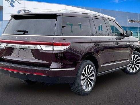 Used 2023 Lincoln Navigator Reserve image 2
