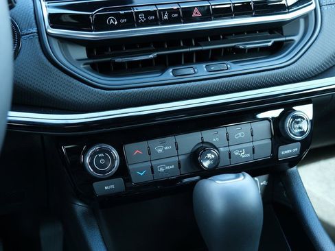 New 2026 Jeep Compass Latitude image 21