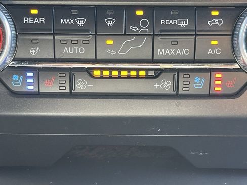 Used 2021 Ford Expedition XLT AWD/4WD image 38