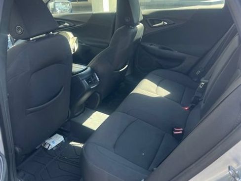 Used 2019 Chevrolet Malibu LT FWD image 4