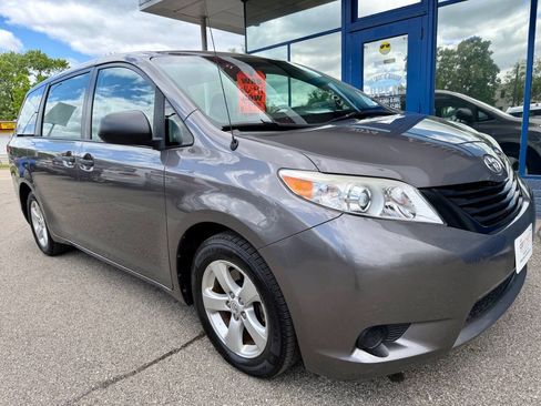 Used 2014 Toyota Sienna L FWD image 3