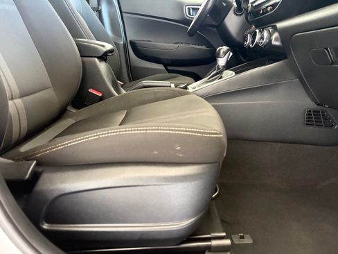 Used 2024 Hyundai Venue SEL FWD image 37