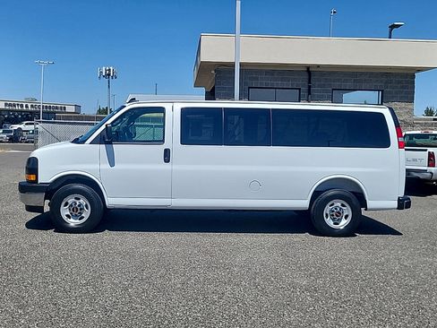 Used 2025 GMC Savana 3500 LT w/ LT Preferred Equipment Group RWD image 4