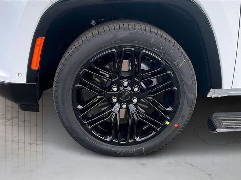 New 2026 Jeep Grand Wagoneer Limited AWD/4WD image 35