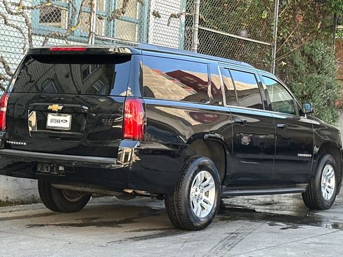Used 2018 Chevrolet Suburban LT image 4