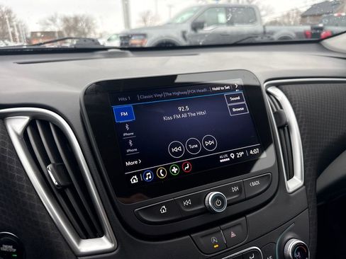 Used 2025 Chevrolet Malibu LT image 34