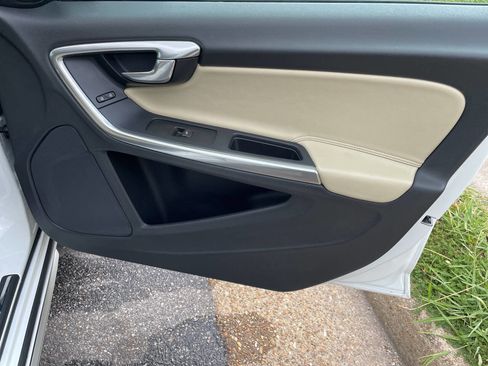 Used 2017 Volvo V60 T5 Cross Country w/ Climate Package image 27