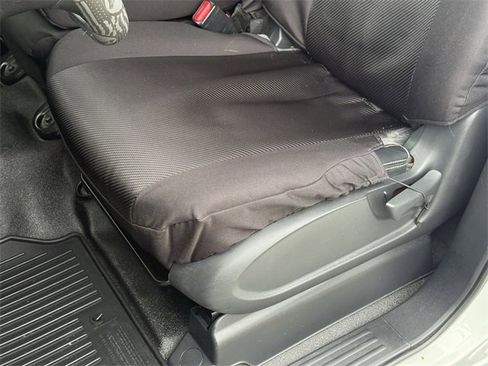 Used 2017 Nissan Titan S image 13