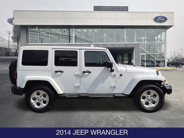 Used 2014 Jeep Wrangler Unlimited Sahara w/ Dual Top Group AWD/4WD image 9
