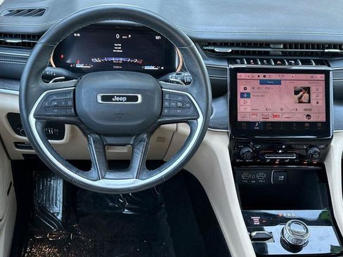 Used 2022 Jeep Grand Cherokee L Limited AWD/4WD image 14