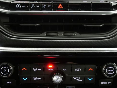 New 2026 Jeep Compass Latitude image 18