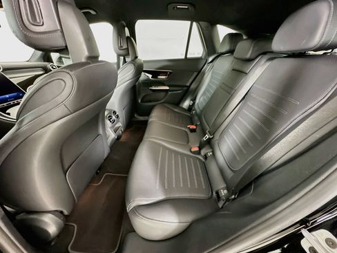 Used 2024 Mercedes-Benz GLC 300 4MATIC image 24