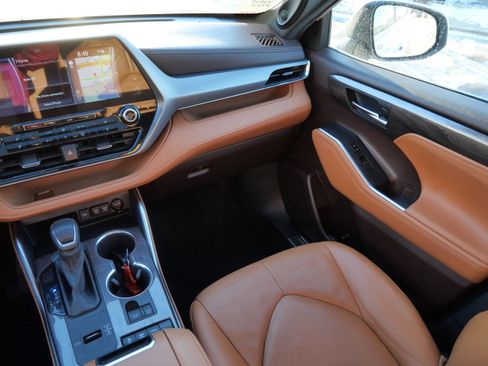 Certified 2021 Toyota Highlander Platinum image 12