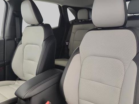 New 2026 Ford Escape SE w/ Class II Trailer Tow Package image 9