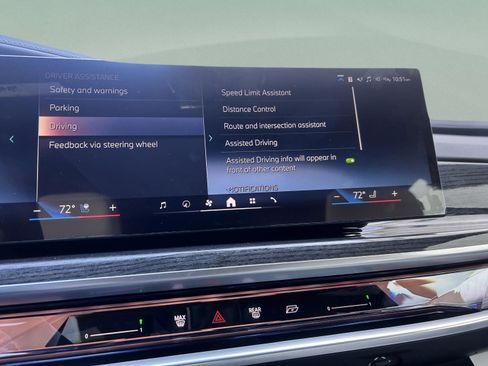 Used 2025 BMW i7 xDrive60 image 22