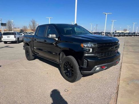 Used 2021 Chevrolet Silverado 1500 LT Trail Boss w/ Convenience Package II image 3