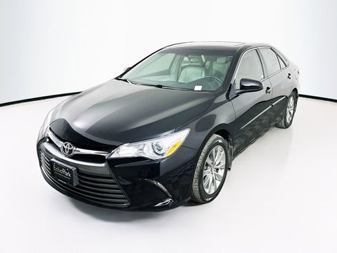 Used 2016 Toyota Camry XLE w/ Moonroof Package image 3