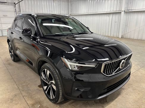 Used 2023 Volvo XC40 B5 Plus w/ Driver Assist Package AWD/4WD image 1