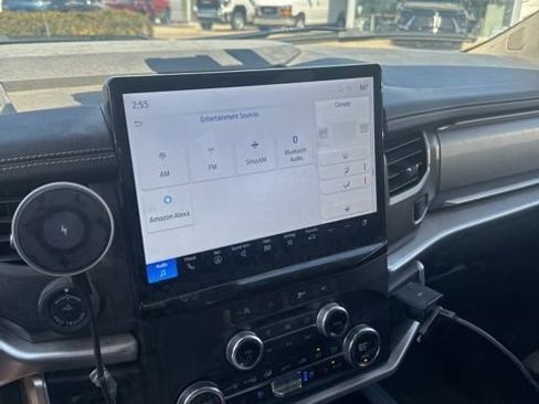 Used 2023 Ford Expedition XLT image 7