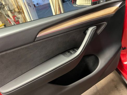 Used 2023 Tesla Model Y Long Range image 36