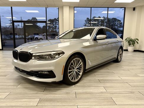 Used 2018 BMW 540i RWD image 3