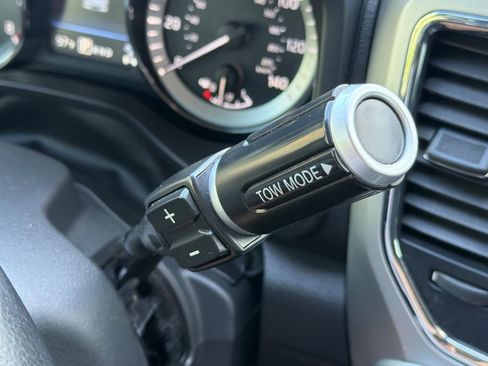 Used 2019 Nissan Titan SV w/ SV Convenience Package AWD/4WD image 39