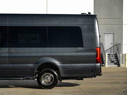 Used 2023 Mercedes-Benz Sprinter 3500 image 7