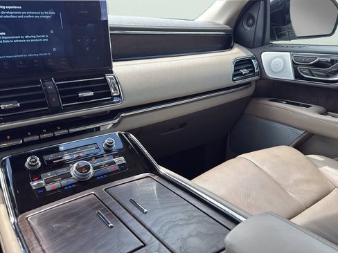 Used 2022 Lincoln Navigator L Reserve AWD/4WD image 19