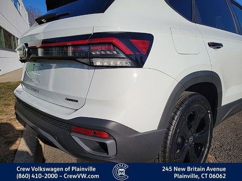 New 2026 Volkswagen Taos SE image 31