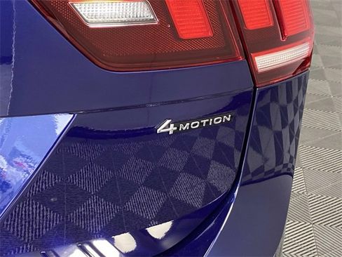 Used 2022 Volkswagen Tiguan SEL R-Line image 8