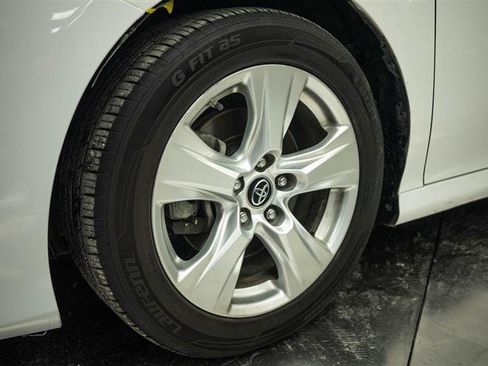 Used 2019 Toyota Camry LE FWD image 3