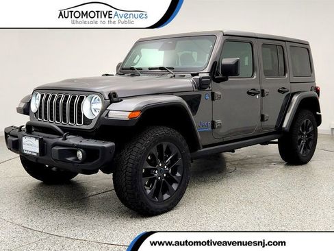 Used 2025 Jeep Wrangler Unlimited Sahara image 1