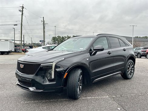 Used 2024 Cadillac XT4 Sport image 2