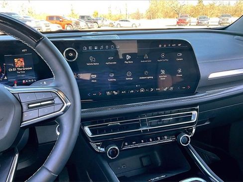 Used 2025 Chevrolet Traverse High Country image 9