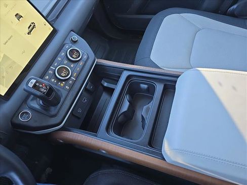 Used 2023 Land Rover Defender 110 X-Dynamic SE image 24