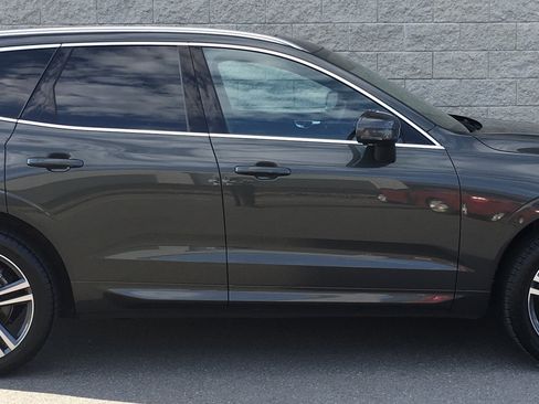 Used 2021 Volvo XC60 T5 Momentum w/ Advanced Package AWD/4WD image 3