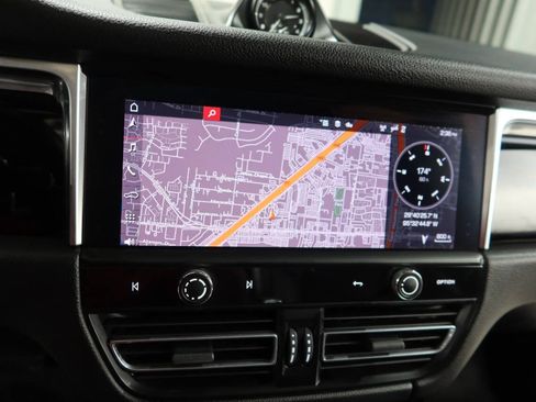 Used 2024 Porsche Macan AWD/4WD image 22